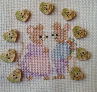 botones de madera en forma de corazon 